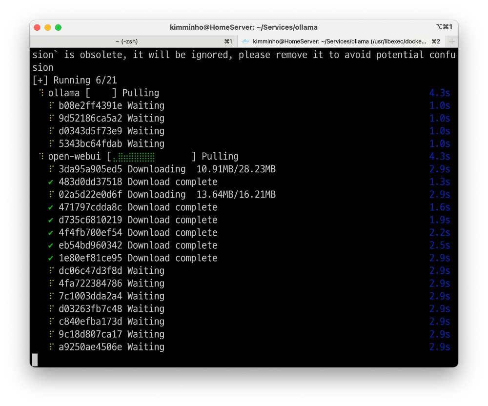 터미널 창에 docker compose up -d 명령어가 입력되고, 여러 레이어가 다운로드 및 실행되는 과정이 출력되는 모습을 보여줍니다.
